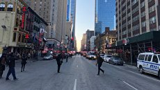 Полиция у автовокзала Порт-Аторити в Нью-Йорке после сообщения о взрыве. Архивное фото Полиция у автовокзала Порт-Аторити в Нью-Йорке после сообщения о взрыве. Архивное фото
