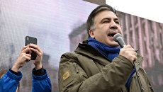 Михаил Саакашвили выступает на митинге в центре Киеве за принятие закона об импичменте украинского президента Петра Порошенко. 17 декабря 2017 Михаил Саакашвили выступает на митинге в центре Киеве за принятие закона об импичменте украинского президента Петра Порошенко. 17 декабря 2017