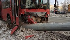 Столкновение пассажирского автобуса со столбом в Казани. 19 декабря 2017 Столкновение пассажирского автобуса со столбом в Казани. 19 декабря 2017