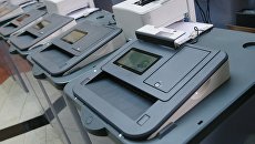 Комплексы обработки избирательных бюллетеней. Архивное фото Комплексы обработки избирательных бюллетеней. Архивное фото
