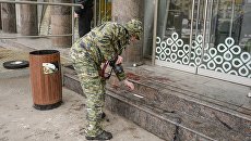 Сотрудники следственного комитета РФ во время следственных мероприятий у магазина Перекресток в Санкт-Петербурге. 28 декабря 2017 Сотрудники следственного комитета РФ во время следственных мероприятий у магазина Перекресток в Санкт-Петербурге. 28 декабря 2017