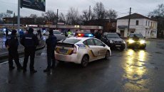 Сотрудники правоохранительных органов возле отделения Укрпочты в Харькове, Украина. 30 декабря 2017 Сотрудники правоохранительных органов возле отделения Укрпочты в Харькове, Украина. 30 декабря 2017