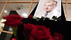 Цветы в фойе Московского академического театра сатиры в память об актере Михаиле Державине. 10 января 2018 Цветы в фойе Московского академического театра сатиры в память об актере Михаиле Державине. 10 января 2018