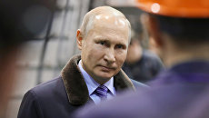 Президент РФ Владимир Путин во время встречи с рабочими Тверского вагоностроительного завода. 10 января 2018 Президент РФ Владимир Путин во время встречи с рабочими Тверского вагоностроительного завода. 10 января 2018