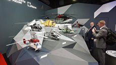 Посетители у стенда компании Вертолеты России на Международном авиационно-космическом салоне МАКС в Жуковском Посетители у стенда компании Вертолеты России на Международном авиационно-космическом салоне МАКС в Жуковском
