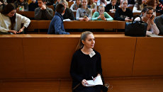 Абитуриентка. Архивное фото Абитуриентка. Архивное фото