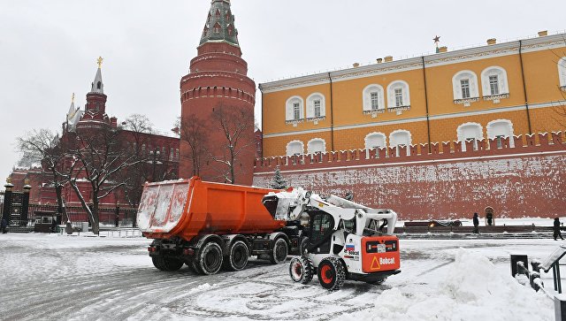 За сутки с центральных улиц столицы вывезено 75 тыс. куб. м снега За сутки с центральных улиц столицы вывезено 75 тыс. куб. м снега