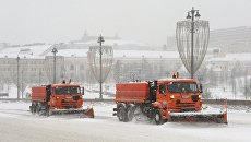 Снегоуборочная техника коммунальных служб Москвы во время ликвидации последствий сильного снегопада. 4 февраля 2018 Снегоуборочная техника коммунальных служб Москвы во время ликвидации последствий сильного снегопада. 4 февраля 2018