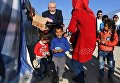Начальствующий епископ Российского объединенного Союза христиан веры евангельской (РОСХВЕ — пятидесятников) Сергей Ряховский во время раздачи гуманитарной помощи в палаточном лагере для сирийских беженцев в долине Бекаа в Ливане Начальствующий епископ Российского объединенного Союза христиан веры евангельской (РОСХВЕ — пятидесятников) Сергей Ряховский во время раздачи гуманитарной помощи в палаточном лагере для сирийских беженцев в долине Бекаа в Ливане