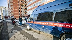 Автомобиль Следственного комитета РФ на месте пожара на улице Салмышинской в Оренбурге Автомобиль Следственного комитета РФ на месте пожара на улице Салмышинской в Оренбурге
