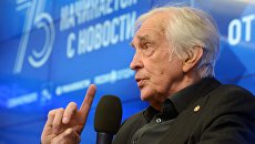 Общественный деятель, экс-председатель правления Агентства печати Новости (АПН) Валентин Фалин на творческой встрече, приуроченной к его 90-летию и 75-летию Совинформбюро. Общественный деятель, экс-председатель правления Агентства печати Новости (АПН) Валентин Фалин на творческой встрече, приуроченной к его 90-летию и 75-летию Совинформбюро.