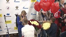 Цветы и предложение о замужестве: как встретили лыжниц после Игр-2018 Цветы и предложение о замужестве: как встретили лыжниц после Игр-2018