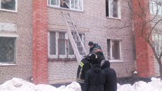 Сотрудники МЧС на месте пожара в городском поселении Раменское на улице Кирова. 1 марта 2018 Сотрудники МЧС на месте пожара в городском поселении Раменское на улице Кирова. 1 марта 2018
