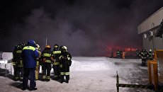 Сотрудники МЧС России во время тушения пожара на прогулочном теплоходе на Нагатинской набережной в Москве. 1 марта 2018 Сотрудники МЧС России во время тушения пожара на прогулочном теплоходе на Нагатинской набережной в Москве. 1 марта 2018