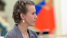 Ксения Собчак во время встречи президента РФ Владимира Путина с кандидатами на должность президента РФ. 19 марта 2018 Ксения Собчак во время встречи президента РФ Владимира Путина с кандидатами на должность президента РФ. 19 марта 2018