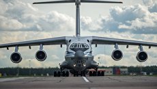 Самолет военно-транспортной авиации. Архивное фото Самолет военно-транспортной авиации. Архивное фото