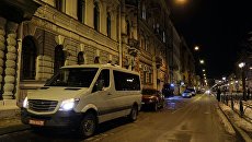 Американские дипломаты покинули здание генконсульства в Петербурге. 01.04.18 Американские дипломаты покинули здание генконсульства в Петербурге. 01.04.18