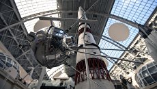 Макет советской автоматической межпланетной станции Луна-1 в центре Космонавтика и авиация на ВДНХ Макет советской автоматической межпланетной станции Луна-1 в центре Космонавтика и авиация на ВДНХ