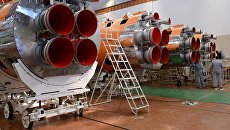 Сборка ракет-носителей в цеху РКЦ Прогресс. Архивное фото Сборка ракет-носителей в цеху РКЦ Прогресс. Архивное фото