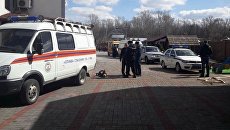 Спецслужбы на месте несчастного случая на территории ресторанного комплекса в Уфе. 13 апреля 2018 Спецслужбы на месте несчастного случая на территории ресторанного комплекса в Уфе. 13 апреля 2018