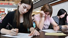 Участники ежегодной образовательной акции по проверке грамотности Тотальный диктант-2018 в Дальневосточном федеральном университете во Владивостоке Участники ежегодной образовательной акции по проверке грамотности Тотальный диктант-2018 в Дальневосточном федеральном университете во Владивостоке