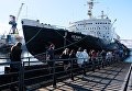 Участники ежегодной образовательной акции по проверке грамотности Тотальный диктант-2018 возле ледокола Ленин в Мурманске Участники ежегодной образовательной акции по проверке грамотности Тотальный диктант-2018 возле ледокола Ленин в Мурманске