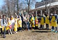 Участники общегородского субботника в Парке искусств Музеон Участники общегородского субботника в Парке искусств Музеон