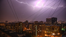 Гроза в Москве. Архивное фото Гроза в Москве. Архивное фото