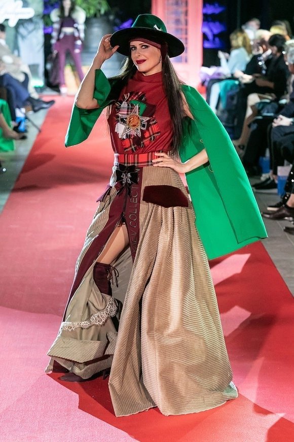 Fashion-шоу фонда Русский Силуэт в галерее искусств Зураба Церетели в рамках 40-го ММКФ Fashion-шоу фонда Русский Силуэт в галерее искусств Зураба Церетели в рамках 40-го ММКФ