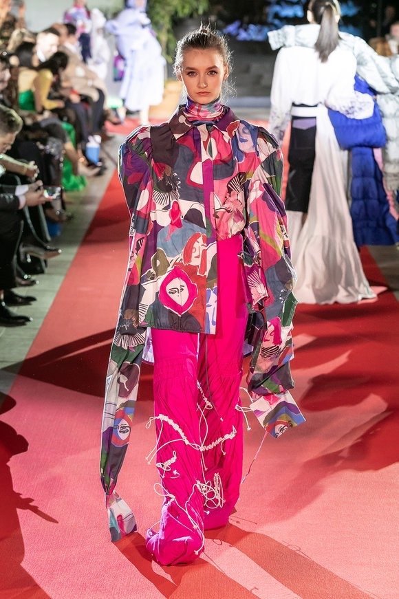 Fashion-шоу фонда Русский Силуэт в галерее искусств Зураба Церетели в рамках 40-го ММКФ Fashion-шоу фонда Русский Силуэт в галерее искусств Зураба Церетели в рамках 40-го ММКФ