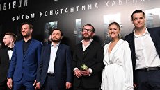 Актеры Иван Злобин, Вольфганг Черны, продюсер Глеб Фетисов, режиссер и актер Константин Хабенский, Мария Кожевникова и Филипп Рейнхардт на премьере своего фильма Собибор в кинотеатре Москва Актеры Иван Злобин, Вольфганг Черны, продюсер Глеб Фетисов, режиссер и актер Константин Хабенский, Мария Кожевникова и Филипп Рейнхардт на премьере своего фильма Собибор в кинотеатре Москва