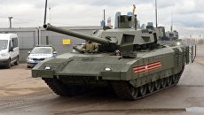 Танк Т-14 Армата перед началом репетиции военного парада в Москве Танк Т-14 Армата перед началом репетиции военного парада в Москве