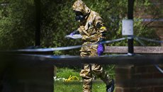 Военный в Солсбери во время расследования отравления Сергея Скрипаля и его дочери. Архивное фото Военный в Солсбери во время расследования отравления Сергея Скрипаля и его дочери. Архивное фото
