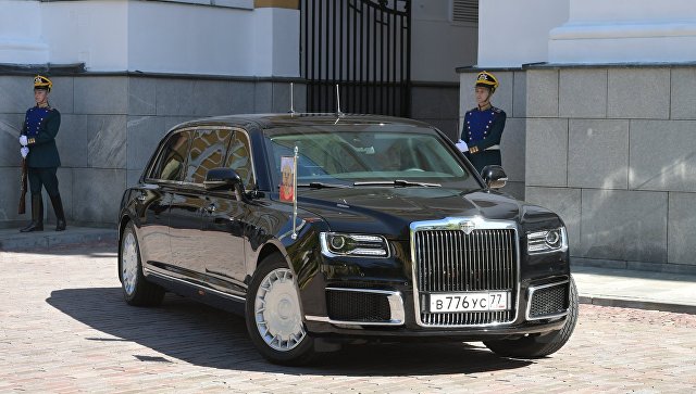 Автомобиль Aurus кортежа президента России. Архивное фото
