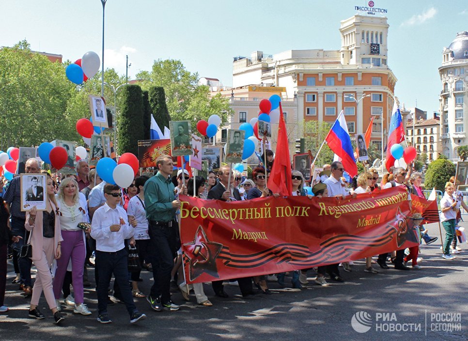 Участники акции Бессмертный полк в Мадриде. 6 мая 2018 года Участники акции Бессмертный полк в Мадриде. 6 мая 2018 года