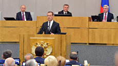 Президент РФ Владимир Путин и исполняющий обязанности председателя правительства РФ Дмитрий Медведев во время пленарного заседания Государственной Думы РФ. 8 мая 2018 Президент РФ Владимир Путин и исполняющий обязанности председателя правительства РФ Дмитрий Медведев во время пленарного заседания Государственной Думы РФ. 8 мая 2018