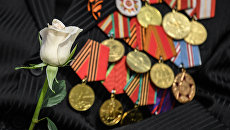 Китель с медалями ветерана Великой Отечественной войны. Архивное фото Китель с медалями ветерана Великой Отечественной войны. Архивное фото