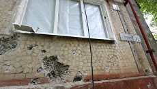 Жилой дом, пострадавший в результате обстрела. Архивное фото Жилой дом, пострадавший в результате обстрела. Архивное фото