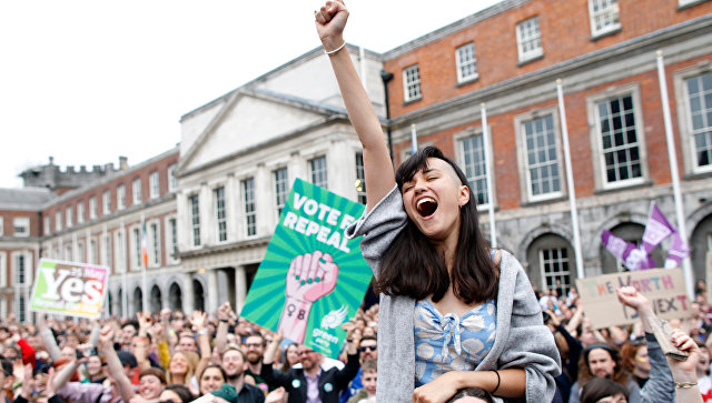 Объявление результатов референдума о либерализации закона об аборте в Дублине, Ирландия. 26 мая 2018