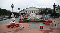 Арт-объекты, установленные к чемпионату мира по футболу 2018, на Манежной площади в Москве. Архивное фото Арт-объекты, установленные к чемпионату мира по футболу 2018, на Манежной площади в Москве. Архивное фото