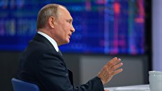 Президент РФ Владимир Путин отвечает на вопросы россиян во время ежегодной специальной программы Прямая линия с Владимиром Путиным. 7 июня 2018 Президент РФ Владимир Путин отвечает на вопросы россиян во время ежегодной специальной программы Прямая линия с Владимиром Путиным. 7 июня 2018