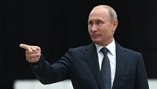 Президент РФ Владимир Путин отвечает на вопросы журналистов после ежегодной специальной программы Прямая линия с Владимиром Путиным в Гостином дворе. 7 июня 2018 Президент РФ Владимир Путин отвечает на вопросы журналистов после ежегодной специальной программы Прямая линия с Владимиром Путиным в Гостином дворе. 7 июня 2018