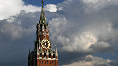 Спасская башня Московского Кремля. Архивное фото Спасская башня Московского Кремля. Архивное фото