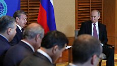 Владимир Путин и президент Республики Узбекистан Шавкат Мирзиёев во время встречи на полях саммита ШОС. 9 июня 2018 Владимир Путин и президент Республики Узбекистан Шавкат Мирзиёев во время встречи на полях саммита ШОС. 9 июня 2018