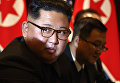 Лидер КНДР Ким Чен Ын во время встречи с президентом США Дональдом Трампом в Сингапуре. 12 июня 2018 Лидер КНДР Ким Чен Ын во время встречи с президентом США Дональдом Трампом в Сингапуре. 12 июня 2018