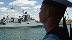 Сторожевой корабль Адмирал Григорович входит в Севастопольскую бухту Сторожевой корабль Адмирал Григорович входит в Севастопольскую бухту