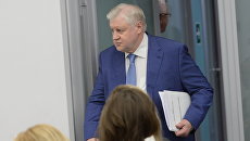 Сергей Миронов перед пресс-конференцией Старт избирательной кампании кандидата партии Справедливая Россия на выборах мэра Москвы Сергей Миронов перед пресс-конференцией Старт избирательной кампании кандидата партии Справедливая Россия на выборах мэра Москвы
