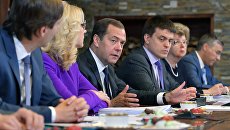 Премьер-министр РФ Дмитрий Медведев во время встречи с ректорами российских высших учебных заведений. 4 июля 2018 Премьер-министр РФ Дмитрий Медведев во время встречи с ректорами российских высших учебных заведений. 4 июля 2018