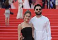 Певцы Юлия Ковальчук и Алексей Чумаков перед началом церемонии закрытия 38-го Московского международного кинофестиваля Певцы Юлия Ковальчук и Алексей Чумаков перед началом церемонии закрытия 38-го Московского международного кинофестиваля