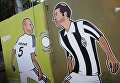 Граффити с изображением французского футболиста Зинедина Зидана на стене дома в Краснодаре Граффити с изображением французского футболиста Зинедина Зидана на стене дома в Краснодаре